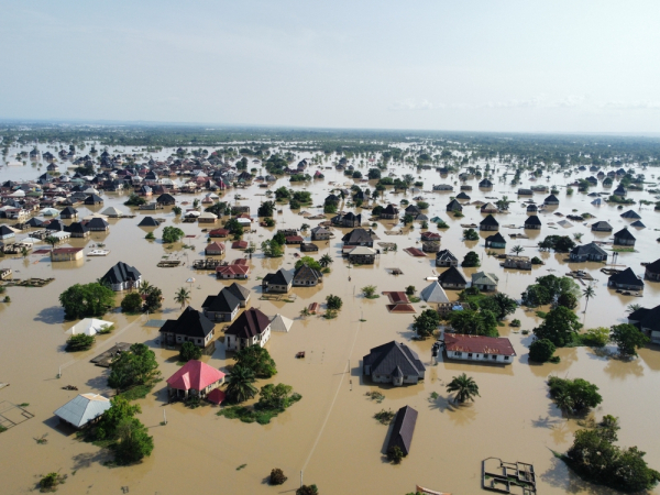 지난해 발생한 홍수로 물에 잠긴 나이지리아 주택들