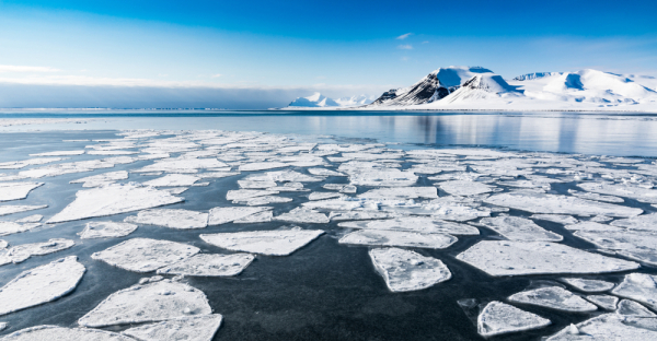 빙하가 녹고 있는 북극의 모습